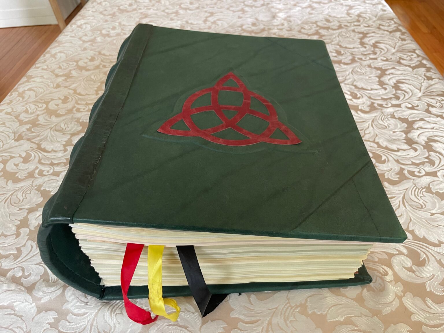 Grand Master Grimoire: Collection of Enchanting Magic & Artistry